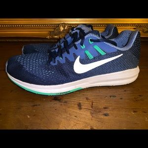 Nike Womens tennis shoes size 7.5
